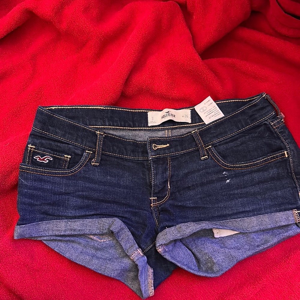 These are super cute hollister shorts that aren’t super short